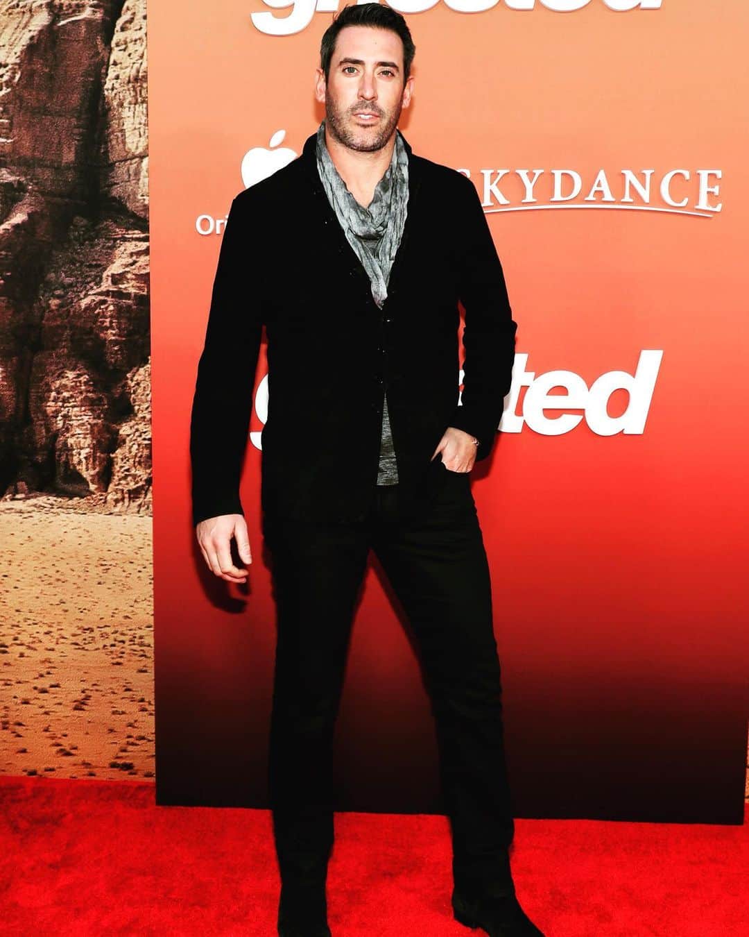 マット・ハービーのインスタグラム：「Good times for the #ghosted premiere last night with @appletv @skydance thanks for the look @jenperos @adamglyn」