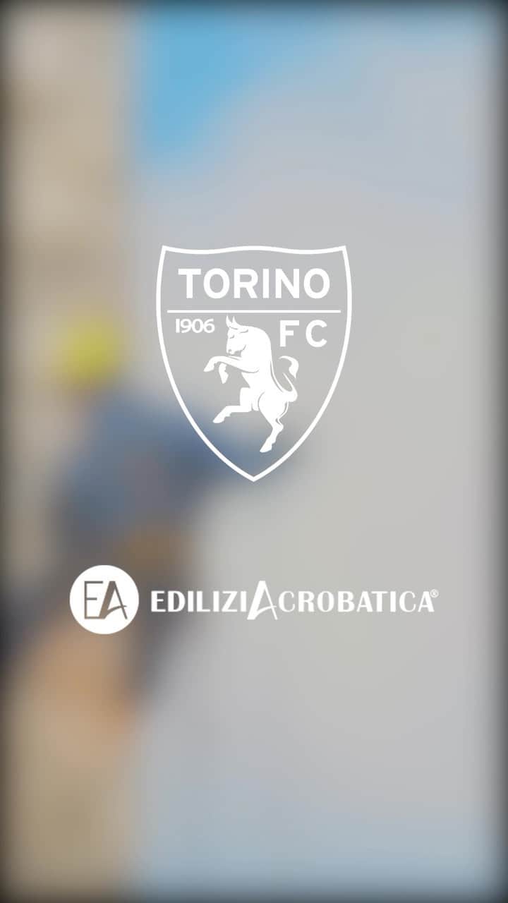 トリノFCのインスタグラム：「𝐓𝐢𝐟𝐨𝐬𝐢 𝐞 𝐭𝐞𝐚𝐦 di @ediliziacrobatica: sempre al fianco della loro squadra!  #team #squadra #ediliziacrobatica #torinofc #reels #reelsinstagram #discover」
