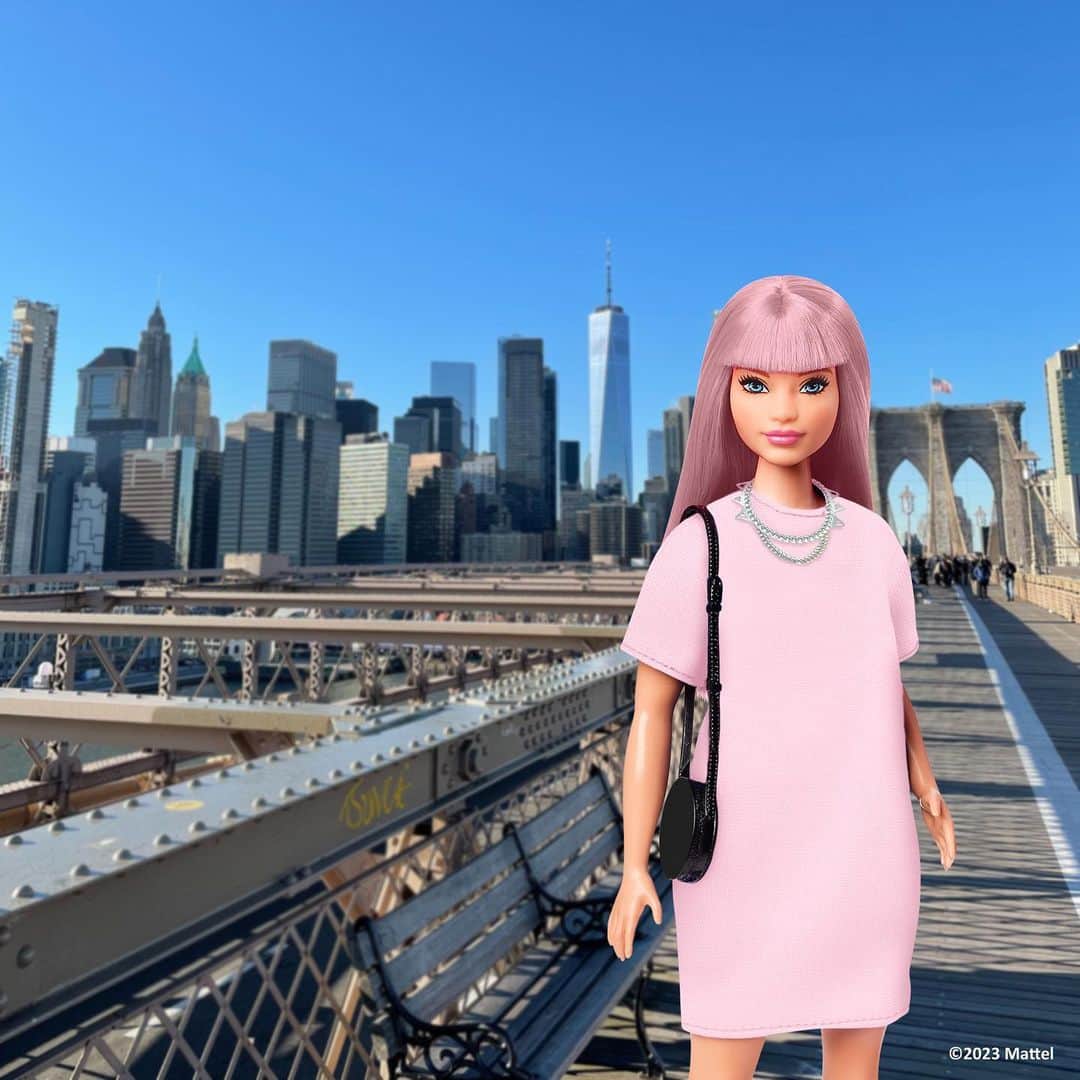 バービーのインスタグラム：「@BarbieCafeOfficial is coming to New York City and Chicago this summer 💖 Tickets are now on sale at the link in bio! Enjoy beachside bites, refreshing drinks, and more at this Malibu @Barbie paradise 🏝 #barbie #barbiestyle」