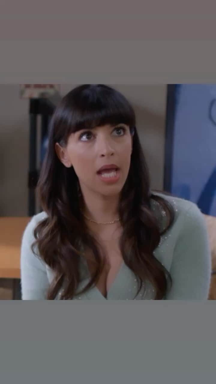 ハンナ・シモンのインスタグラム：「When people tell me that they don’t watch Not Dead Yet YET girl I’m like whaaaaaaaaaaaaaaaaaaaaaaat 👀🤔」