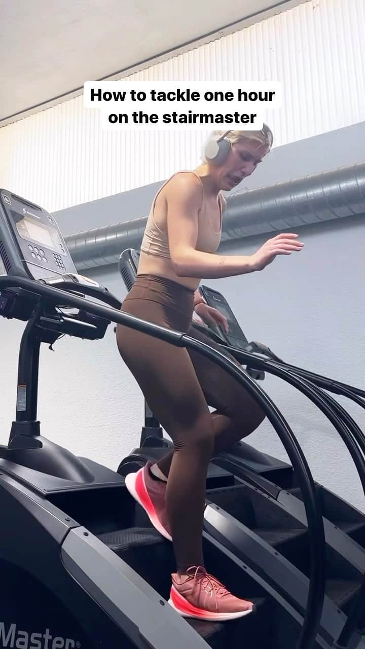 lululemonのインスタグラム：「@chaysembyrd top tips on how to tackle 1 hour on the stairmaster!! #lululemonalign」