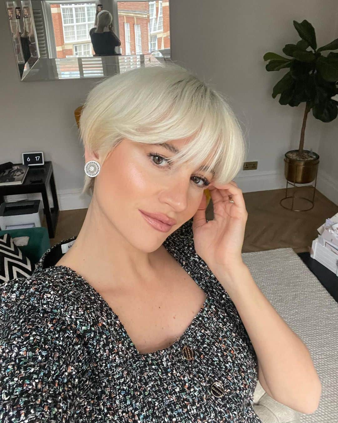 ピクシー・ロットさんのインスタグラム写真 - (ピクシー・ロットInstagram)「PIXIE cut」4月20日 3時04分 - pixielott