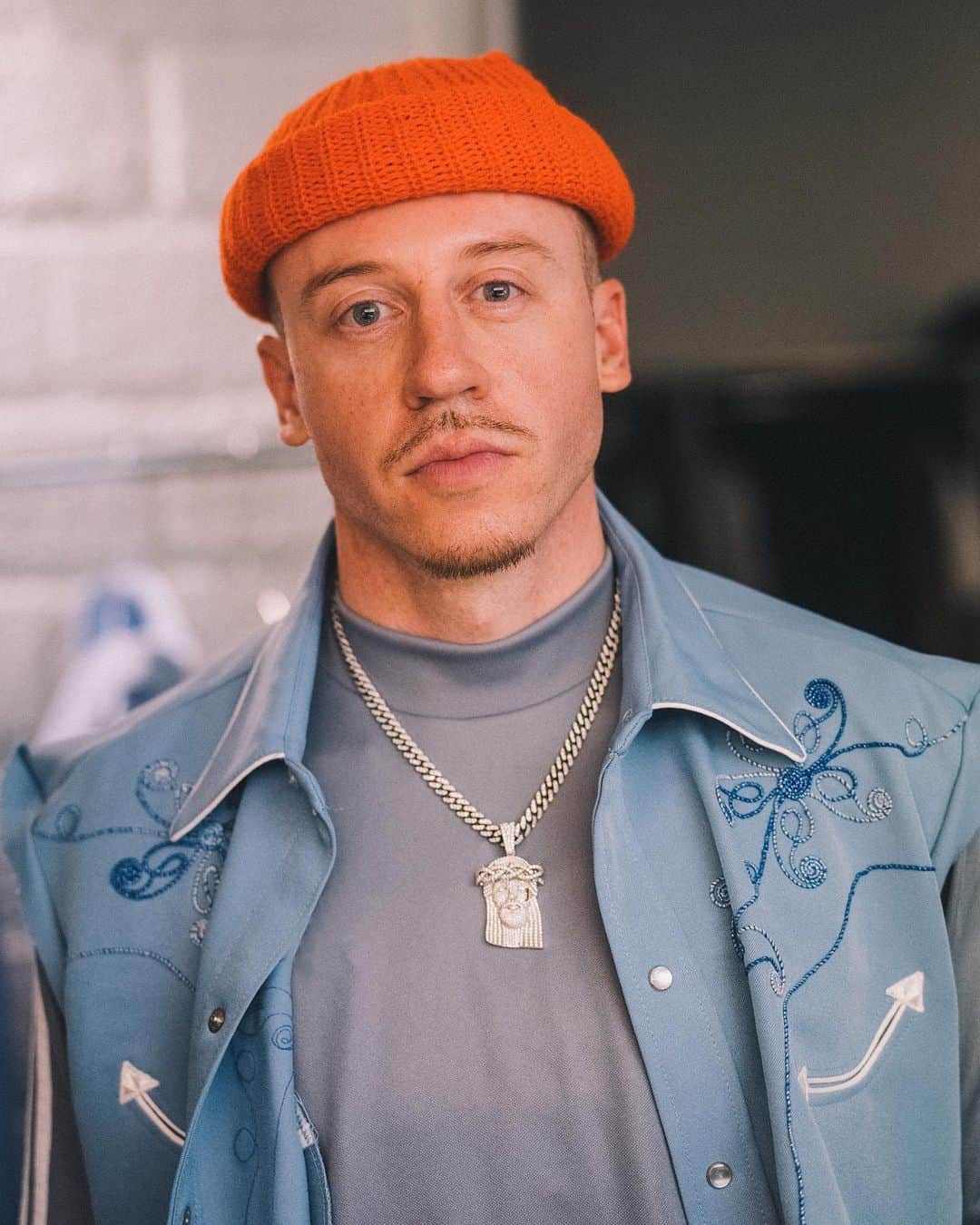 マックルモアーのインスタグラム：「BRUSSELS…. My god.  You guys went bar for bar on every song.  From the anthems to the new songs off BEN.  Crazy energy for 90 min straight.  That was one of them ones… 🙌🏻🇧🇪」