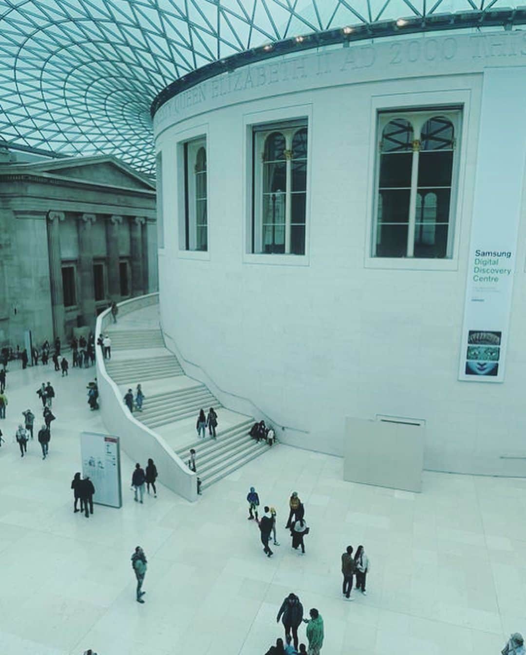 新田朝子さんのインスタグラム写真 - (新田朝子Instagram)「📍 #大英博物館 #britishmuseum 🇬🇧  葛飾北斎がちょうど見られなかったのは残念でしたが、アイヌからパレスチナ刺繍などなど、色々見てきました☺︎  4枚目は写真用スマイルで決めていたら動画だったとき。笑いすぎ🤣  #ロンドン #イギリス #ロンドン旅行 #イギリス旅行 #ヨーロッパ #ヨーロッパ旅行 #博物館 #博物館巡り #振り返り投稿 #思い出投稿 #海外在住  #london #uk #england #londontrip #uktravel #europe #travelgram #travelphotography」4月20日 3時34分 - asako.nitta