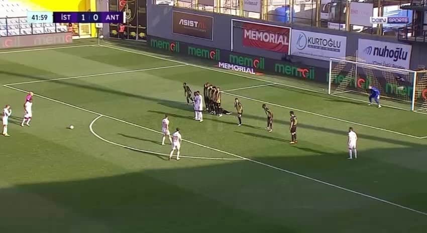 フェルナンド・ルーカス・マルチンスのインスタグラム：「Mais um ponto importante na caminha rumo ao nosso objetivo final, feliz pelo gol e conseguir ajudar a equipe.  Amo muito vocês!! @rapharivoredo ❤️♾️」