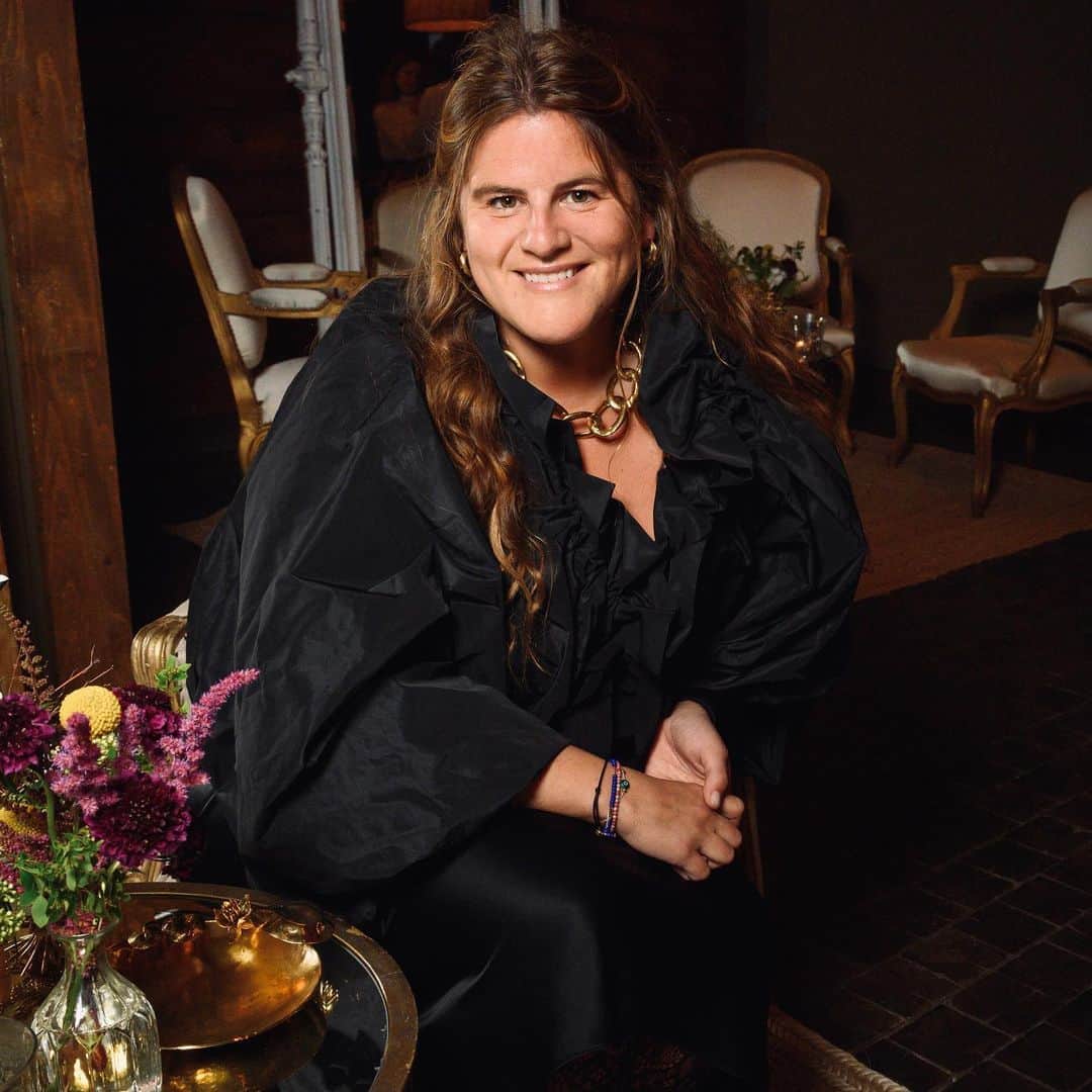 グーセンス パリのインスタグラム：「About last night ✨  On the eve of the opening of weddings season, @goossens_paris and the bride to be @alexandravanhoutte hosted a dinner to celebrate love and the new Venise Collection designed for brides or jewelry lovers.  #goossensparis  📸 @jeanpicon」