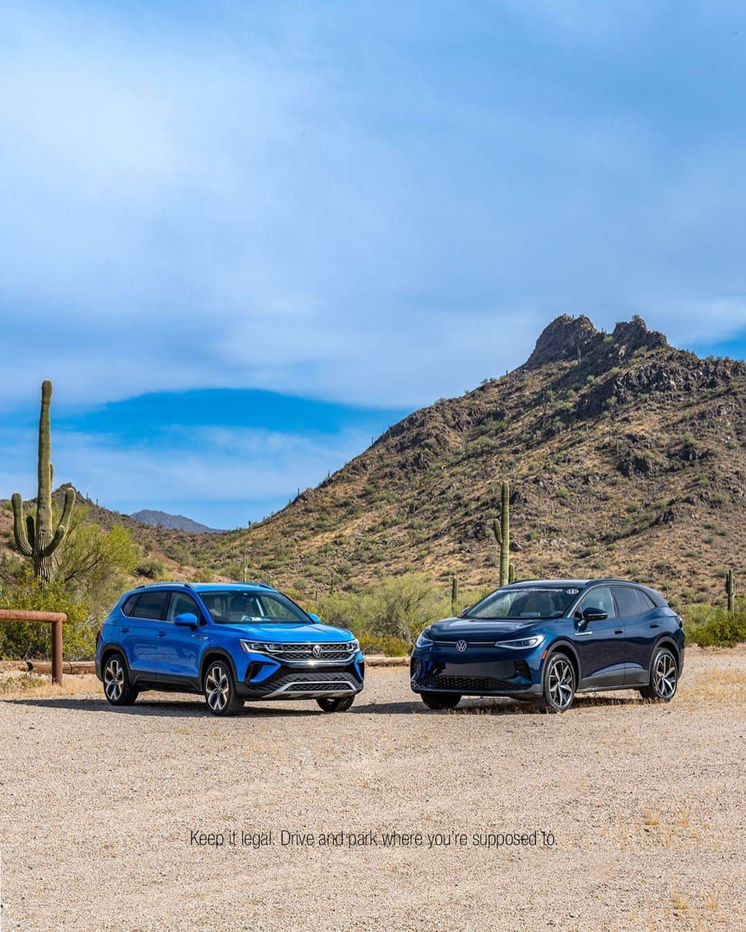 Volkswagen USAのインスタグラム：「Just two neighbors being neighbors 🤝 Dos vecinos siendo vecinos.  A VW ID.4 assembled in Chattanooga, TN meets up with a VW Taos assembled in Puebla, MX to watch today’s friendly match! Any guesses who will take home the win?   🇺🇸⚽🇲🇽  Un VW ID.4 ensamblado en Chattanooga, TN, se encuentra con un VW Taos ensamblado en Puebla, MX para ver el partido amistoso de hoy juntos. ¿Alguna predicción sobre quién ganará?  #VWID4 #VWTaos #VWGrowingTheGame」