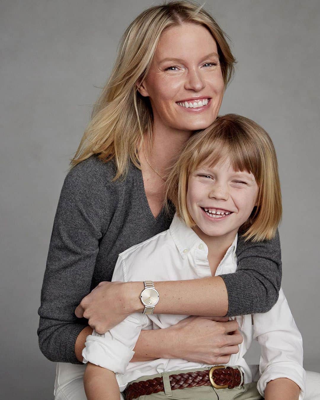モバードのインスタグラム：「“I define mother's love like it's endless - you thought the first year was amazing, but you still love them the most in the world."- @carolinewinberg wearing our #MovadoBold Horizon timepiece. Tap to learn more. #AlwaysinMotion」