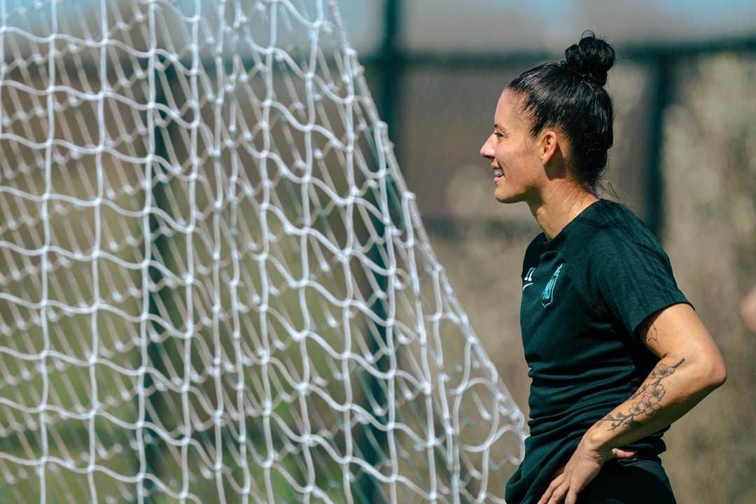 アリ・クリーガーのインスタグラム：「New Challenge, Same Mentality.   See y’all tonight! 💪🏽」