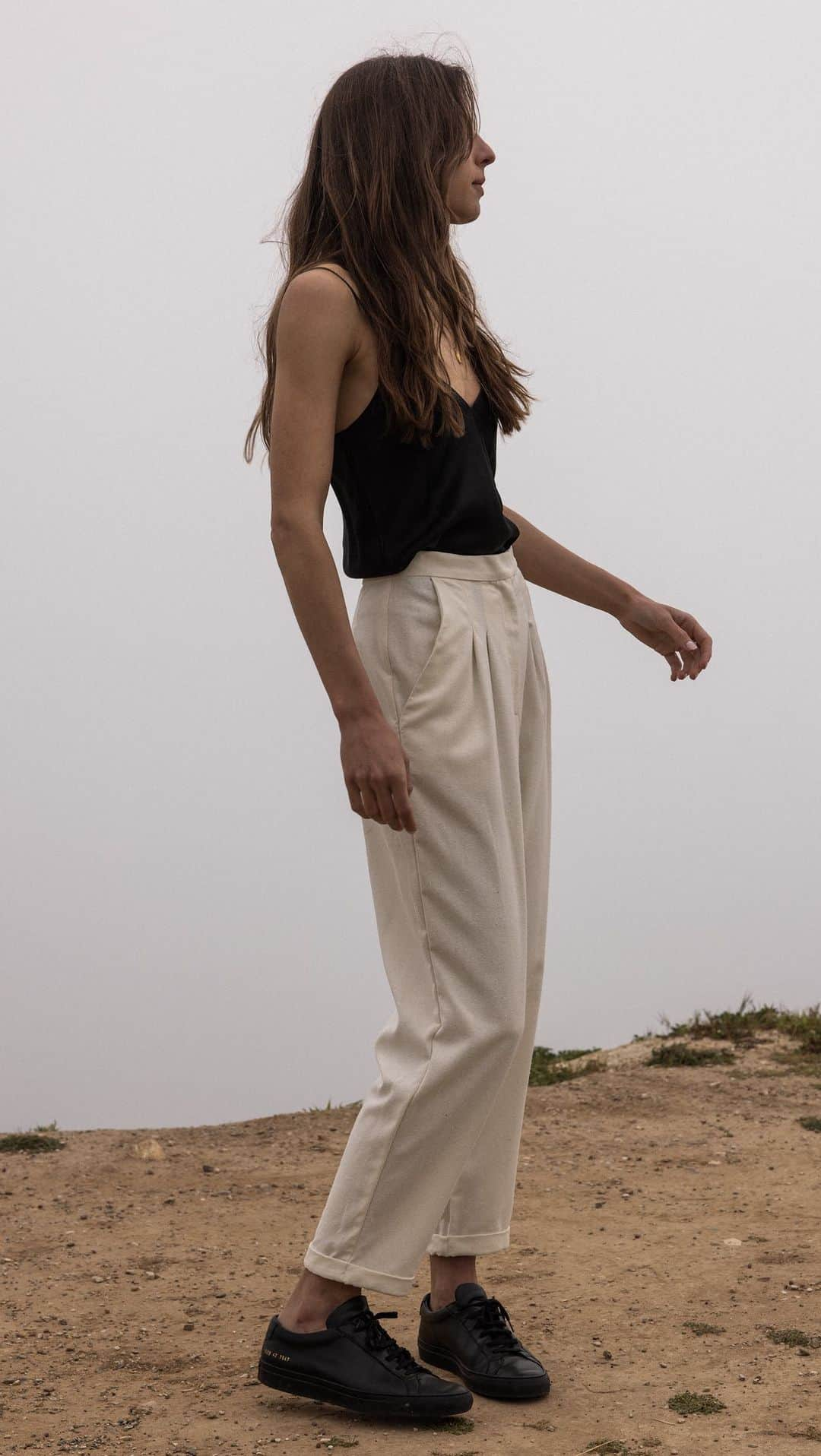 ハイディメリックのインスタグラム：「The KAOLIN Trousers in both noir silk noil and Ivory silk noil. Come shop both Variants at HEIDIMERRICK.com 🤍」