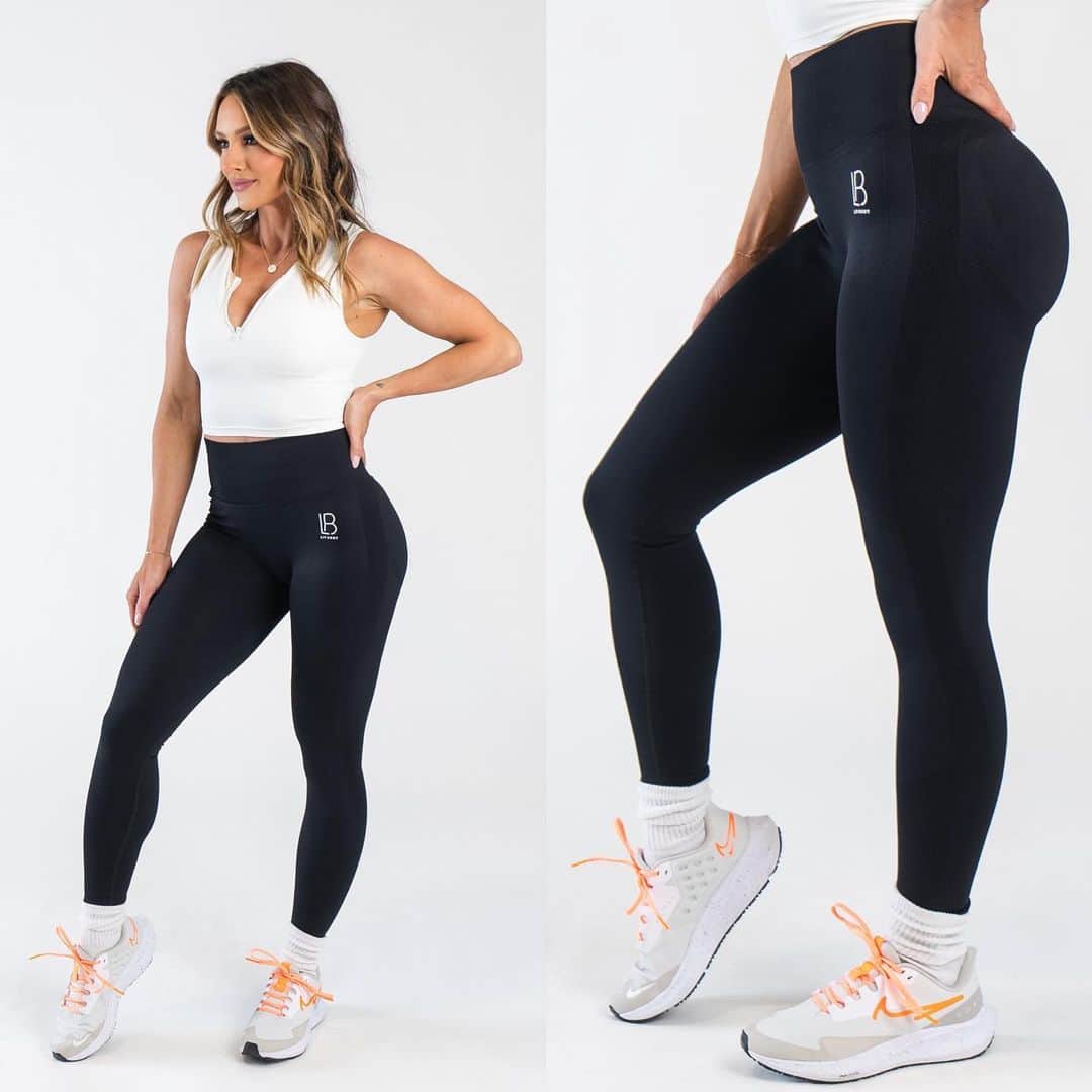 Paige Hathawayのインスタグラム：「🚨 SET YOUR ALARMS 🚨  NEW LIV SEAMLESS LEGGINGS LAUNCH TOMORROW AT 12PM (CST) AND THEY COME IN TWO COLORS!!  🖤 BLACK  💙 TIE DIE   WHICH DO YOU LIKE BETTER.. COMMENT 🖤 or 💙  I get compliments on these leggings EVERY SINGLE TIME I wear them and I can promise.. your bum will never look better! 😍  LIV Leggings come in small - extra large. (I’m wearing a small.. waist 26) They are made with sweat wicking fabric that’s going  to be smooth and breathable on your skin. The waistband is created to comfortably hug your midsection giving you the support we all long for and with glute lifting and shaping technology, you’ll never have a bad butt day again!   When I tell you we made the perfect leggings.. WE MADE THE PERFECT LEGGING!   Use code: PAIGE (tomorrow @ launch) for FREE SHIPPING」