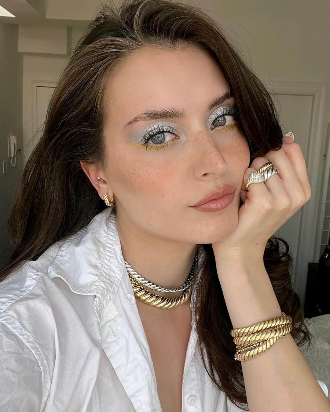 のインスタグラム：「Two things that should have no rules: jewelry and beauty. @davidyurman #DYCreativityInspires #DYPartner」
