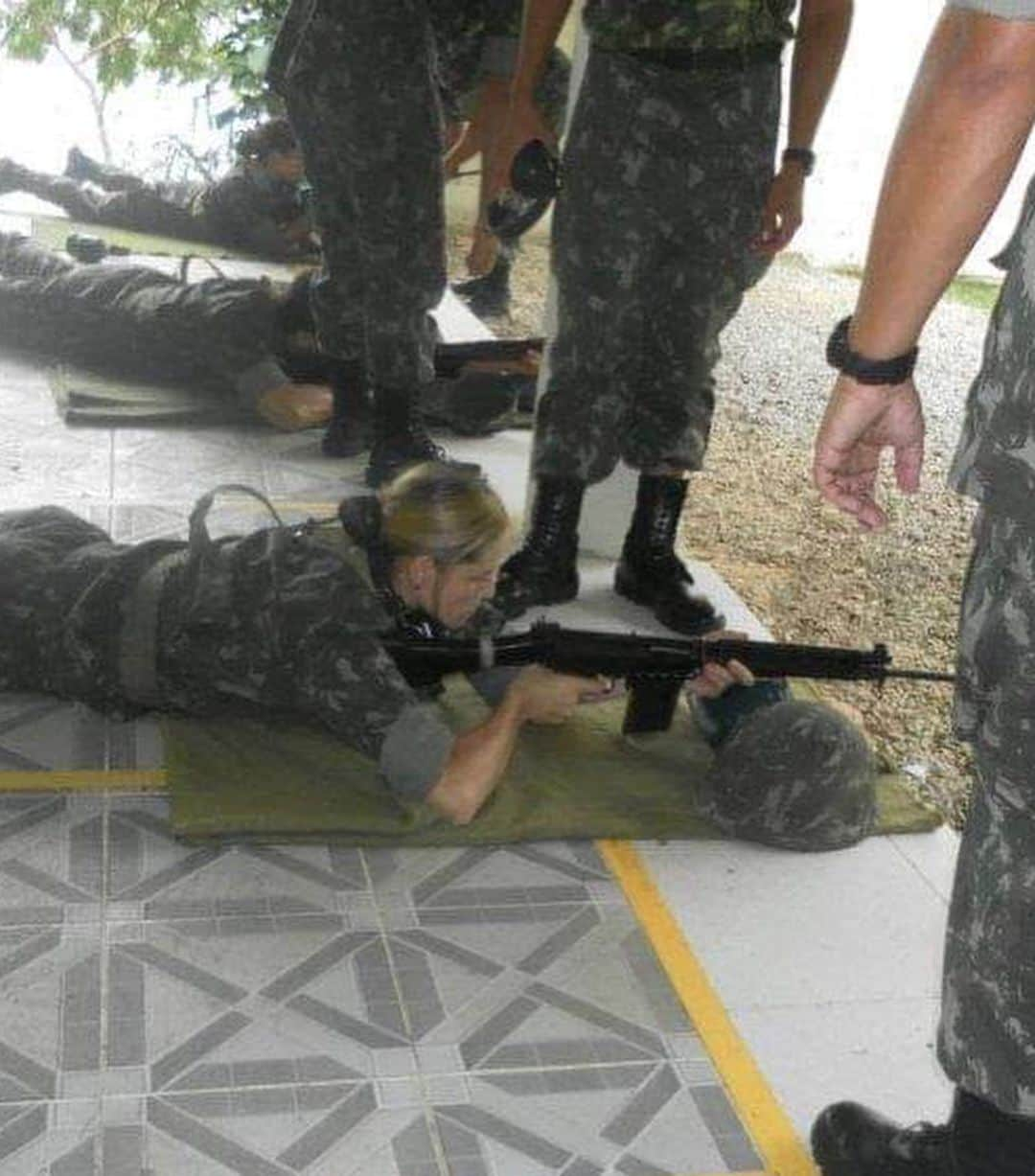 SuelleOliveiraさんのインスタグラム写真 - (SuelleOliveiraInstagram)「19 de abril - Dia do Exército Brasileiro. Fiz parte por alguns anos do exército, lugar que me trouxe muitos aprendizados. @exercito_oficial @esefex_exercito」4月20日 8時30分 - suelleoliveira