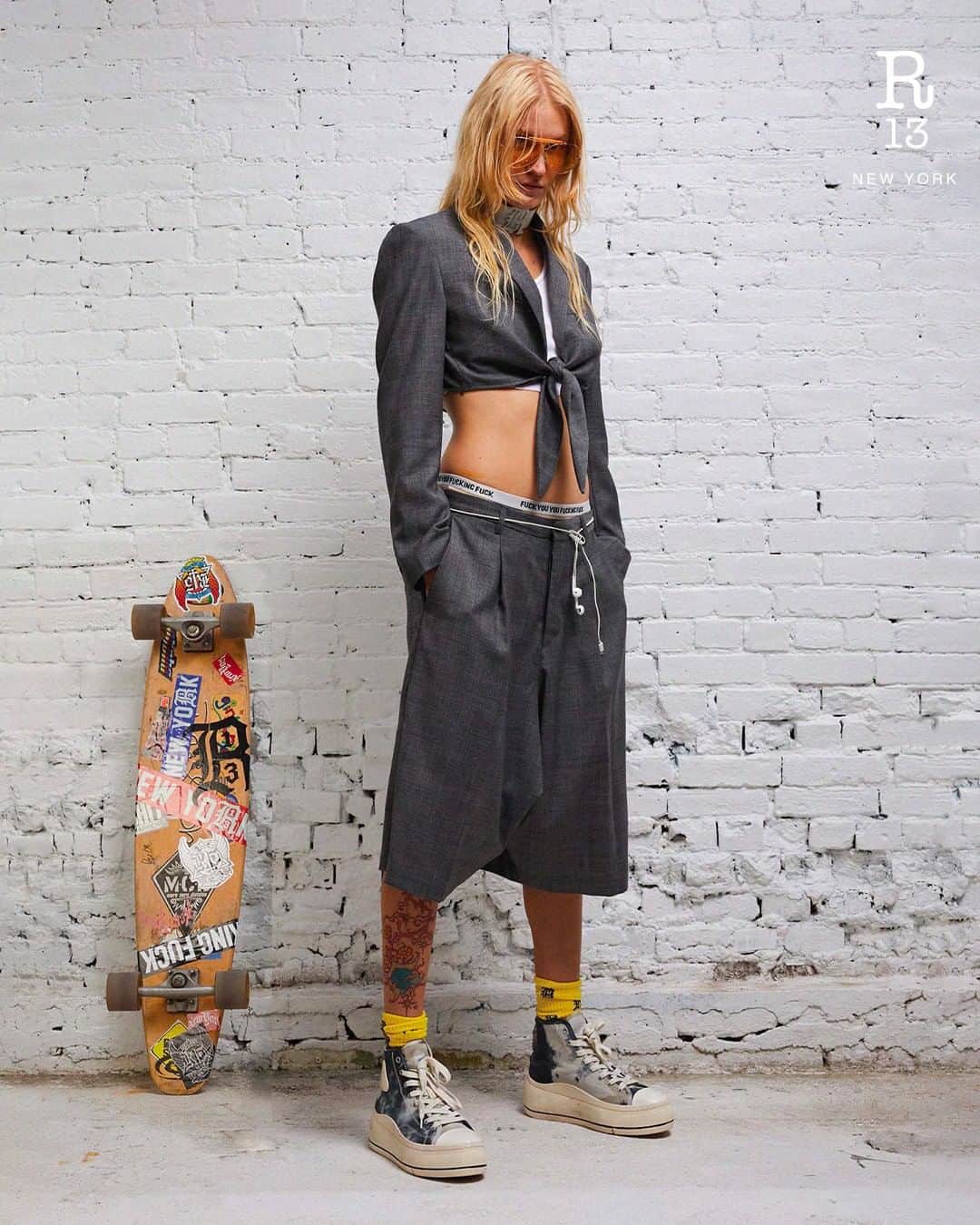 アールサーティーンのインスタグラム：「The front tie cropped blazer provides a hint of formality to an otherwise casual Spring/Summer collection.  Available at r13.com and our flagship at 34 Howard Street, NY.  #r13 #r13denim #glenplaid #skate」