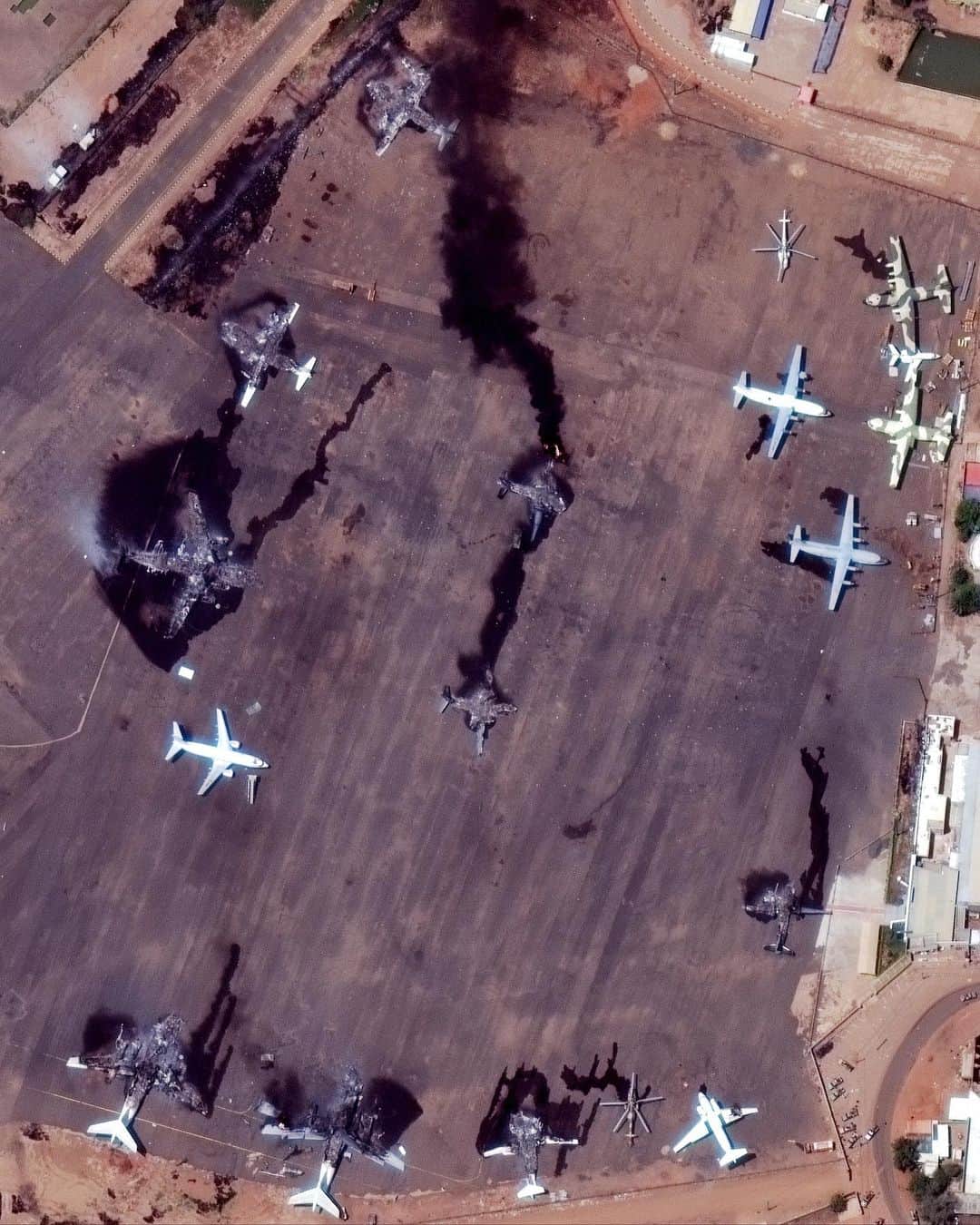 Daily Overviewさんのインスタグラム写真 - (Daily OverviewInstagram)「Khartoum, the capital city of Sudan, has been gripped by violence for days as rival Sudanese military factions battle for control. This Overview shows numerous airplanes destroyed or damaged at Khartoum International Airport on Monday, April 17th. At least 270 people have been killed and more than 2,600 injured in the unrest. — Source imagery: @maxartechnologies」4月20日 4時50分 - dailyoverview