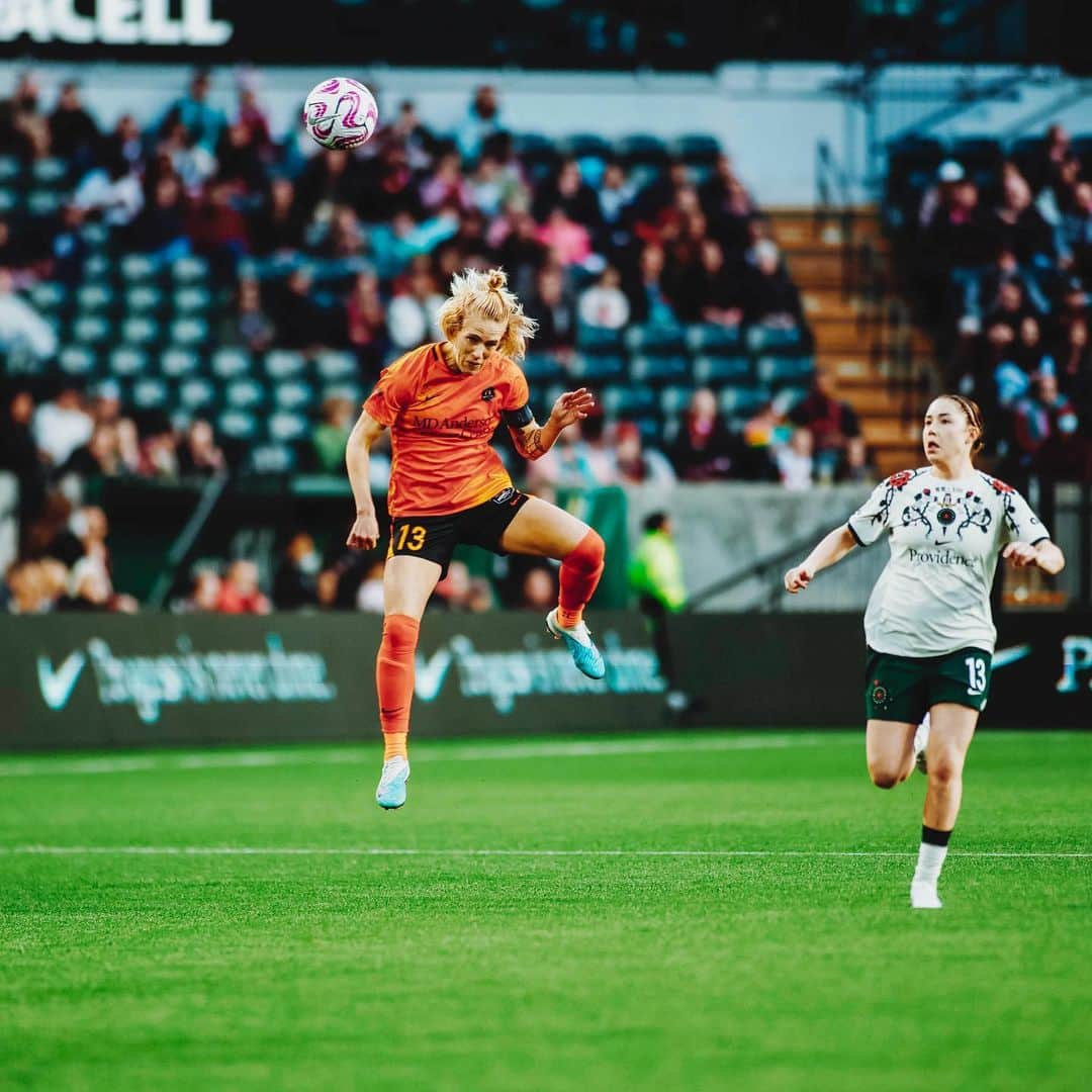 ソフィー・シュミットのインスタグラム：「Work things. Game Day again but different .. #ChallengeCup begins tonight!」