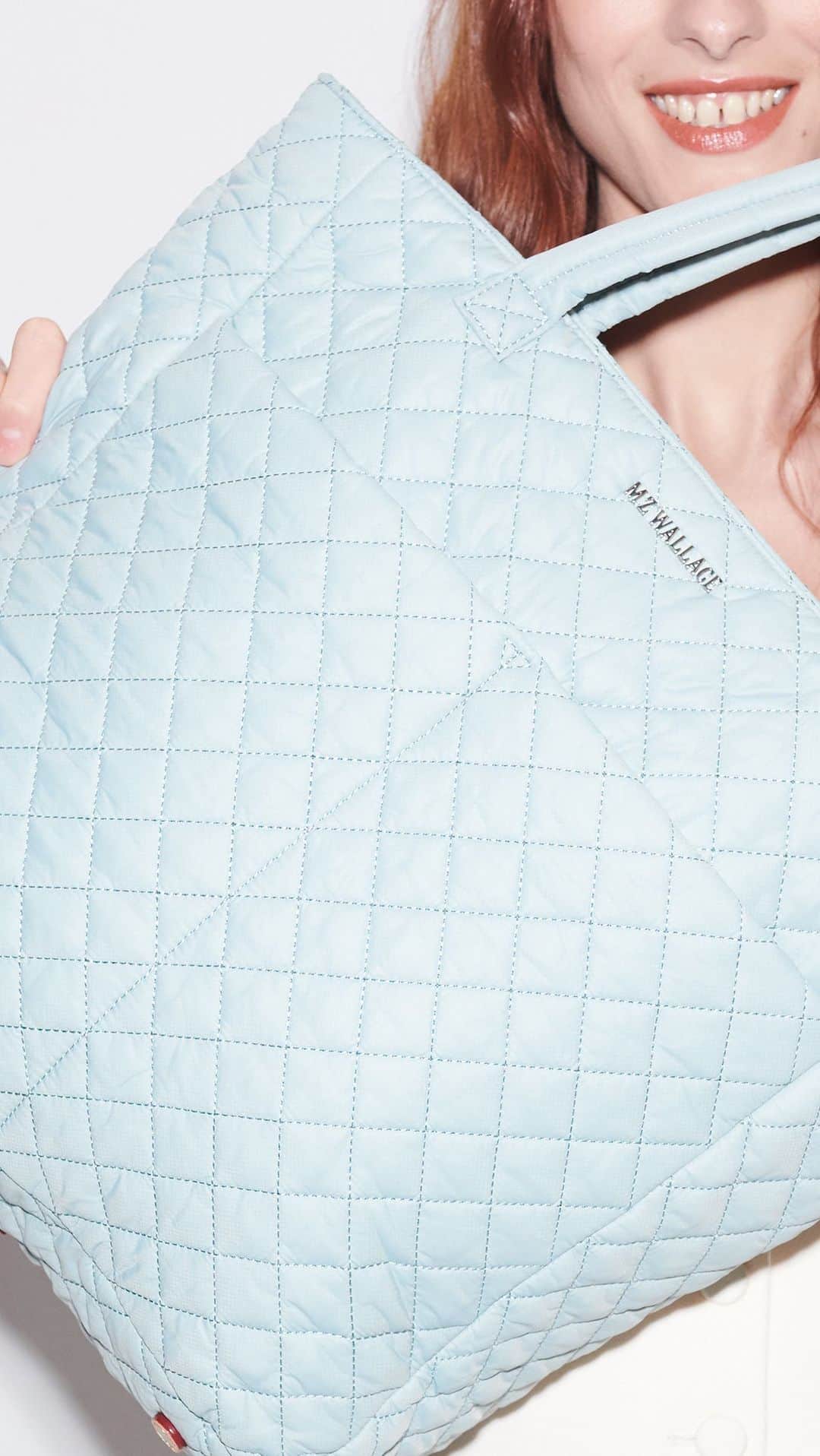 MZウォレスのインスタグラム：「Still searching for the perfect Mother’s Day gift? Check out what bags the MZW team is gifting their moms.」