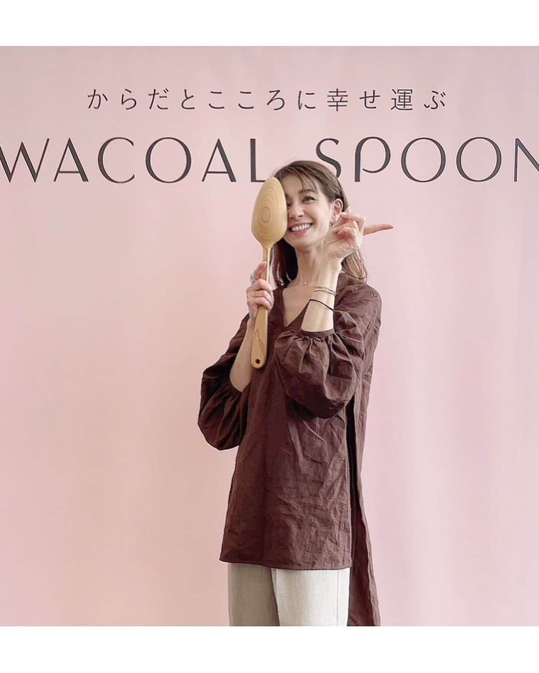 稲沢朋子のインスタグラム：「@wacoal_spoon  ［からだとこころに幸せを運ぶ］をテーマにお取寄せECサイトがオープンしました！  お友達のお宅に行く手土産にしたり、家族との団欒にも良いな👌 全国各地選りすぐりのお品がお取寄せできるなんて！しかも グルテンフリーや低糖質、最近私も意識している腸活アイテムもあり嬉しい！ それに、安心していただける拘りのつまったお品揃え なんとも嬉しいサイトが出来た！ さっそく差し入れに使わせて頂こうとと考えています  かわい子ちゃんに遊んでもらい〜試食で美味しい物を頂き癒され日でした  @wacoal_spoon  #ワコールスプーン　#お取寄せ」