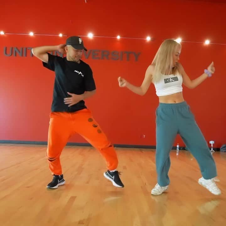 SONNYのインスタグラム：「Stopped by our good friend @dareal08 beginners class. Loved the Saturday morning vibe, perfect way to start the weekend😘  ベガスの友人ダレルの初級クラス、土曜の朝から気持ち良すぎた👍 ________________________________________  📍 @millenniumdancelv  🧠 @dareal08  👩 @mamizo.jpn   #lasvegas #ラスベガス #ラスベガス生活 #夫婦ダンス #coupledance #husbandandwife」