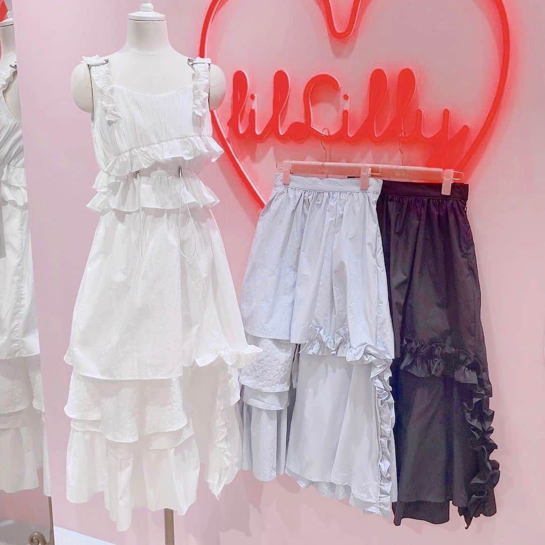 lilLillyさんのインスタグラム写真 - (lilLillyInstagram)「New Arrival select bland "LITTLE"  cut out frill skirt color WHITE/BLUE/BLACK size FREE ¥16,800+tax  #lilLilly #lilLillytokyo #lilLillyshinjuku」4月20日 15時12分 - lillilly_official
