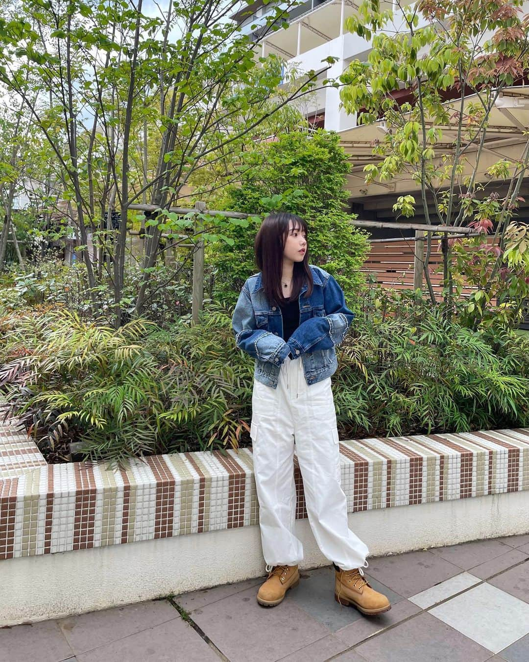 日向未来さんのインスタグラム写真 - (日向未来Instagram)「春のデニムがダイスキ🌸  中学生の時に買ったTimberちゃん ひっぱりだしてみたらやっぱり可愛すぎた🥾  靴ひも片方とれてるのは内緒にしておいてね。🤫  #デニム #デニムコーデ #デニムジャケット #デニム好き  #春コーデ #春服 #メンズライク#カジュアルコーデ #ゆるコーデ #カーゴパンツ #カーゴパンツコーデ #ティンバーランド #timberland #155cmコーデ #骨格ウェーブ #骨格ウェーブコーデ #日向未来 @mirai_hinata.official」4月20日 15時19分 - mirai_hinata.official