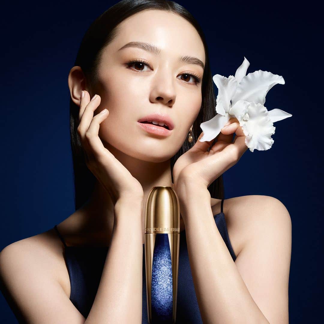 DFS & T Galleriaさんのインスタグラム写真 - (DFS & T GalleriaInstagram)「Discover the new-generation Orchidée Impériale Micro-Lift Concentrate by @guerlain. A complete avant-garde tri-serum that regenerates, firms and sculpts skin to restore its youthful volumes by +32%*.​  Visit Guerlain Popup Store at T Galleria by DFS, Macau, City of Dreams. ​ *Index calculated using three items: vitality, plumpness and lifting effect.​   #DFSOfficial #GuerlainSkincare  #OrchideeImperiale」4月20日 15時30分 - dfsofficial