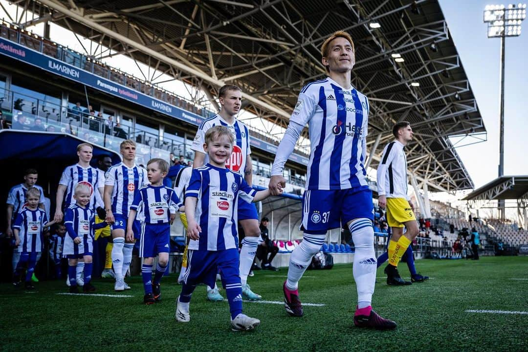 田中亜土夢さんのインスタグラム写真 - (田中亜土夢Instagram)「リーグ開幕3連勝！🔵⚪️ @hjkhelsinki  #Finland#veikkausliiga#jalkapallo#onvainyksiklubi#helsinki#ヘソプロダクション @hesoproduction   Photo: @r1kuexposures」4月20日 15時42分 - atom_tanaka_official