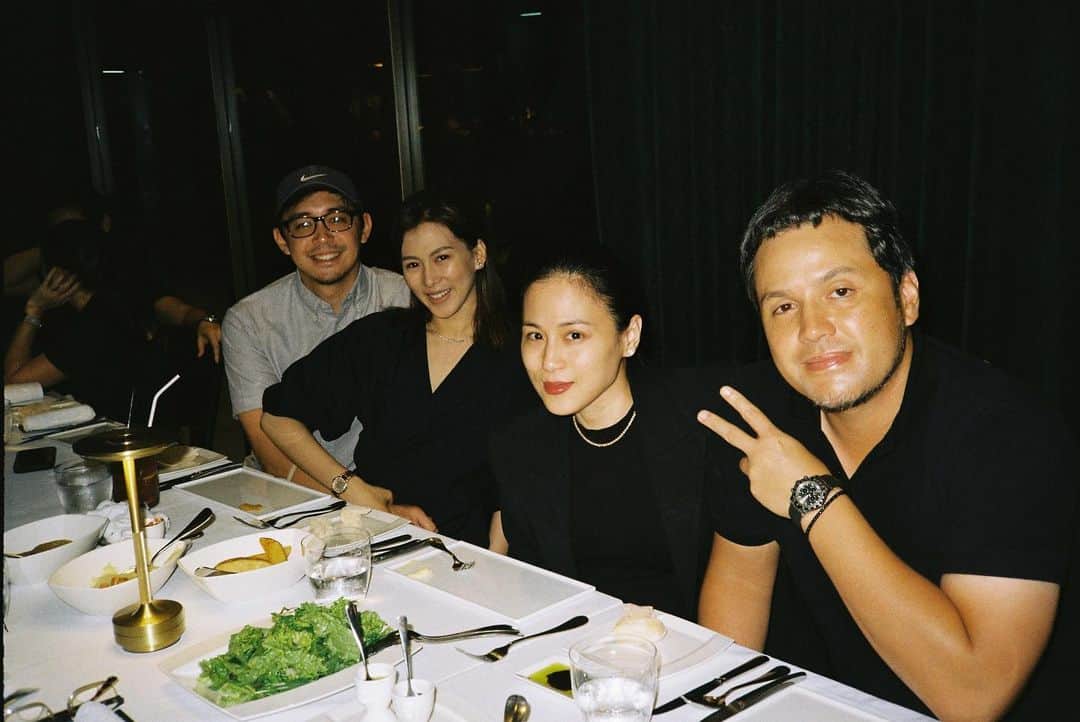 Alex Gonzagaのインスタグラム：「Fancy Birthday dinner with family! Thank you @jagjeans76 @achiektc for the blowout! Mas masarap ang kain 💋😂」