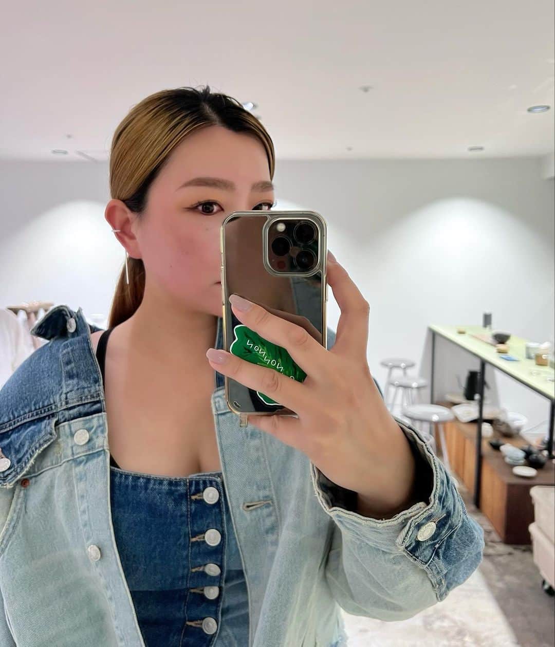 のインスタグラム：「素敵なシルバーピアス買いました @strangethugsense  阪急メンズ東京でPop upしています🏃🏻🏃🏼‍♀️よ」