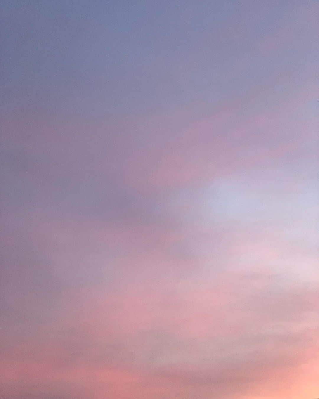 花盛友里のインスタグラム：「昨日の綺麗な夕焼け🤍」