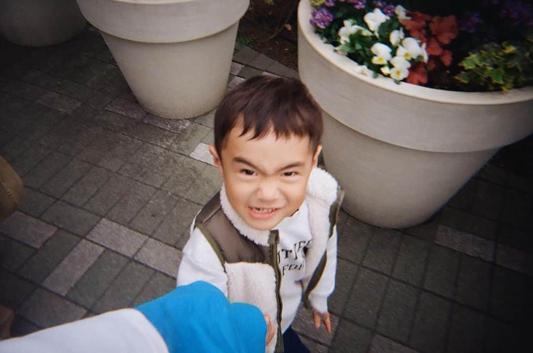のインスタグラム：「「とまんはヒカキンよりすごい」  子供の真っ直ぐな言葉は  怖くて、重くて  温かい。」