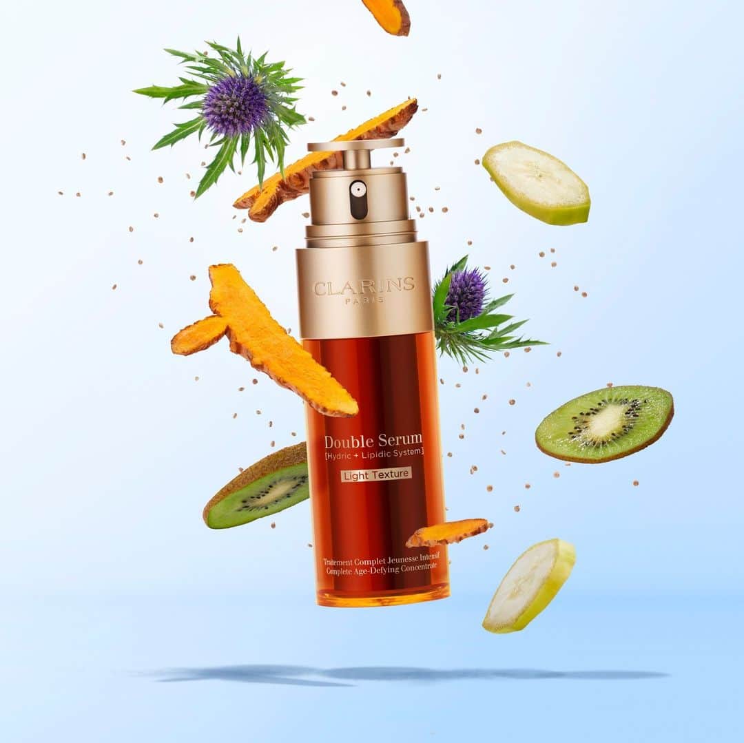 Clarins Australiaさんのインスタグラム写真 - (Clarins AustraliaInstagram)「An abundance of skin-loving ingredients of natural origin ✨ The more the merrier!⁣ ⁣ Double Serum Light joins our iconic skin serum collection.⁣ ⁣ #Clarins #DoubleSerumLight #DoubleSerum #FaceSerum #ProAging」4月20日 16時00分 - clarinsanz