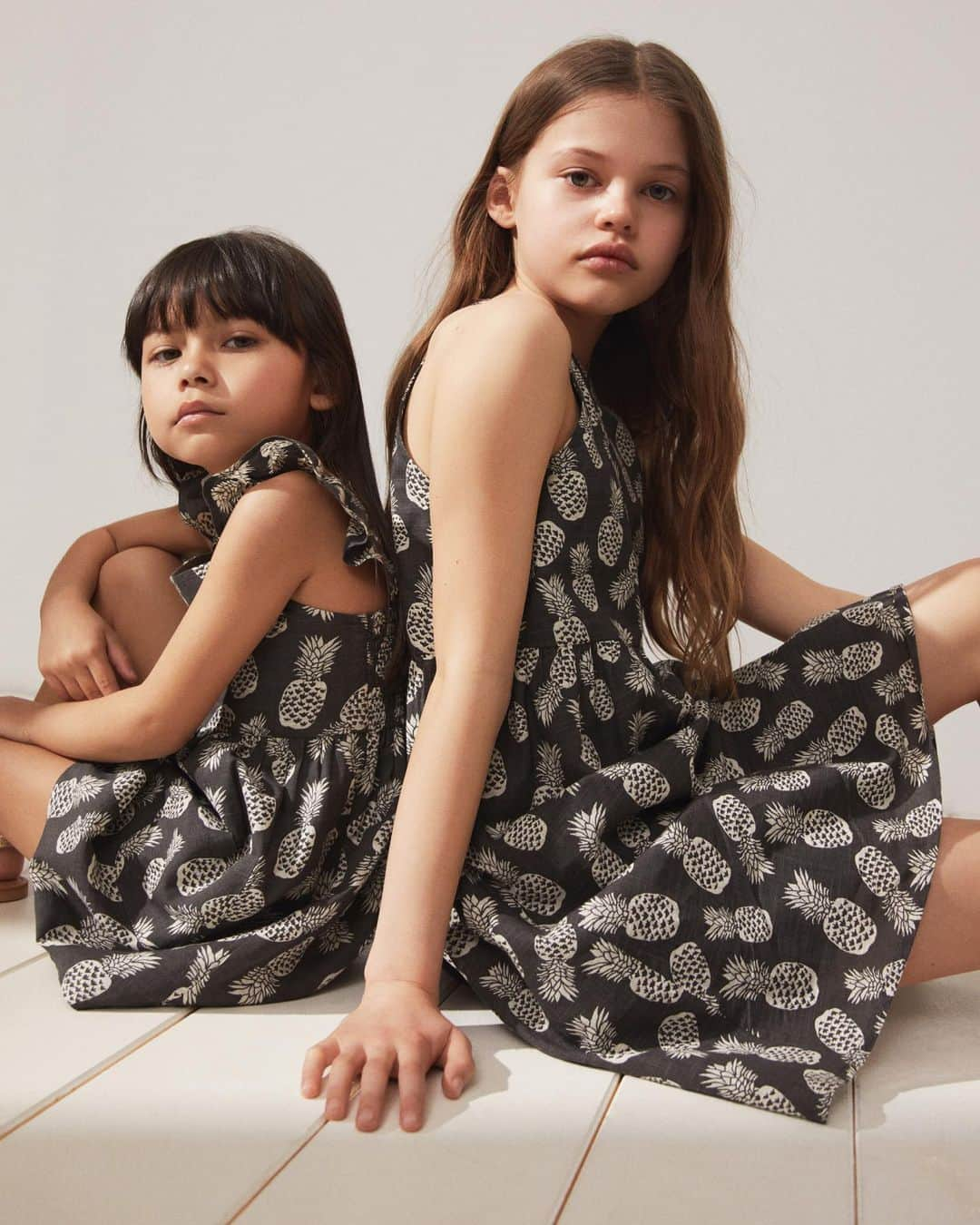 MANGOさんのインスタグラム写真 - (MANGOInstagram)「Tropical and navy prints are here to bring your little ones some summer-longing looks to dream about the holidays  Don't miss out on the latest new arrivals at mango.com.  Dress: 47066315  T-shirt: 47005953  #MangoKids」4月20日 16時10分 - mango