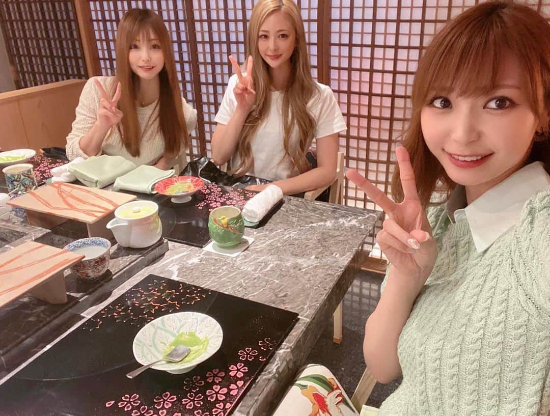 本間成美のインスタグラム：「最近月1で企画してる 美味しいランチを食べる会🖖  今月は天ぷら〜✨ まいたけが最高に美味しかったぁ😋  気温高くてもう半袖だよ〜🥵  #天ぷら銀座おのでら」