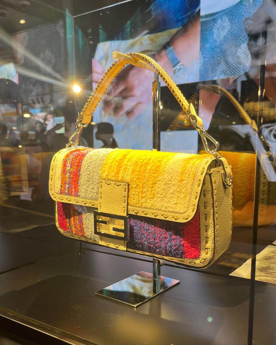 Licaxxxさんのインスタグラム写真 - (LicaxxxInstagram)「#FendiHandinHand @FENDI #PR」4月20日 16時15分 - licaxxx1