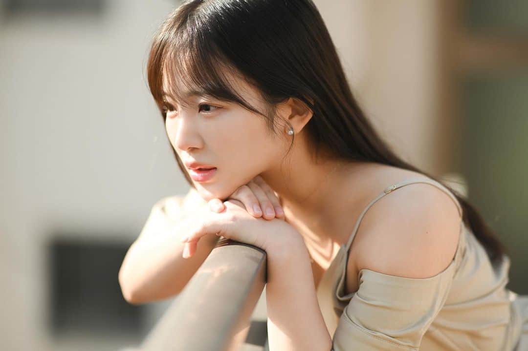 のインスタグラム：「🏥🥼🚑  みなさんは、自分の体のことをどれだけ考えて向き合ってますか？？😌  私はとある方に出会ってから健康に対する思いや優先順位がとても高くなりました。  25歳で人間ドックを受けたり、身体の不調が少しでもあれば @getwellness.official に相談するようになりました。  Wellnessの 中田先生はパーソナルドクターです🩺  実は先日、 私の母が大手術をしました。  手術は大大成功でした。  初め電話で母に知らされた時は、焦って、悲しくなって、不安な気持ちでした。  幸い良性だったので、ゆっくり時間をかけて色んな手段を考えることができました。  そんな時、Wellnessの中田先生に相談しました。 幸運なことに、なんと、 日本で1番上手な先生を見つけて、紹介状を書いて下さいました。  紹介していただいた先生は、 本当に素晴らしくて、、 技術はもちろん、精神的にも支えてくれました。 想像していた100倍もいい結果になりました。  こんな素敵な先生を紹介してくれるなんて 恵まれている。。と心から思いました。  私の母は兵庫県に住んでいるので、東京まで通院してもらいました。  今は普通の生活にも慣れてきて 毎日元気いっぱいの電話をしてます😌 これでより長生きしてくれるはずです。  家族が健康で元気でいてくれることが 私の源であり生き甲斐です。  手術を担当してくださった素晴らしい先生にも パーソナルドクター中田先生にも 一生頭が上がりません。  家族を救ってくれて本当にありがとうございます。 家族一同心から感謝申し上げます。  そして、これを見ている方も どうか自分の健康状態を見逃さず、 しっかり健康でいてください。  Wellness  @getwellness.official  パーソナルドクター　@kotaro_nakada  ぜひ何かあれば↑😌  #健康 #Wellness #家族の健康も守りたい」