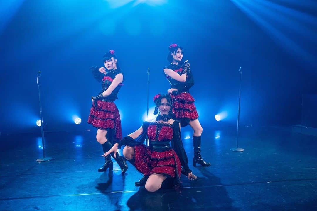 AKB48 Team TPさんのインスタグラム写真 - (AKB48 Team TPInstagram)「4月份《手牽手》公演 精彩回顧🎉⁣ ⁣ 謝謝熱情參與公演的粉絲朋友⁣ 在公演上聽到大家整齊的Call聲⁣ 讓成員能夠從中獲得滿滿的能量⁣ 是女孩們繼續努力的動力⁣ ⁣ 🔔貼心小提醒：⁣ 5月手牽手公演時間是05/12(五)～05/14(日)⁣ 詳細售票訊息請記得持續關注與鎖定官網和SNS喔⁣ ⁣ #AKB48TeamTP #TeamTP #TTP⁣ #UnitTICTACTOE #UnitPeekABoo⁣ #手牽手 #劇場公演 #4月」4月20日 19時05分 - akb48teamtp