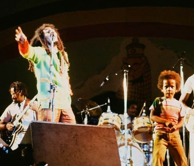 ボブ・マーリーさんのインスタグラム写真 - (ボブ・マーリーInstagram)「“Yeah you know, grow inna musical family. Grandfather, mother, uncle, sister, pickney, everyt’ing.” #bobmarley   📷 Bob & @stephenmarley at the One Love Peace Concert, April 1978. Photo by #AdrianBoot. ©️ Fifty-Six Hope Road Music Ltd.  #bobmarley #stephenmarley #oldsoul #onelove #reggae #concertphoto #jamaica #kingston」4月20日 7時44分 - bobmarley