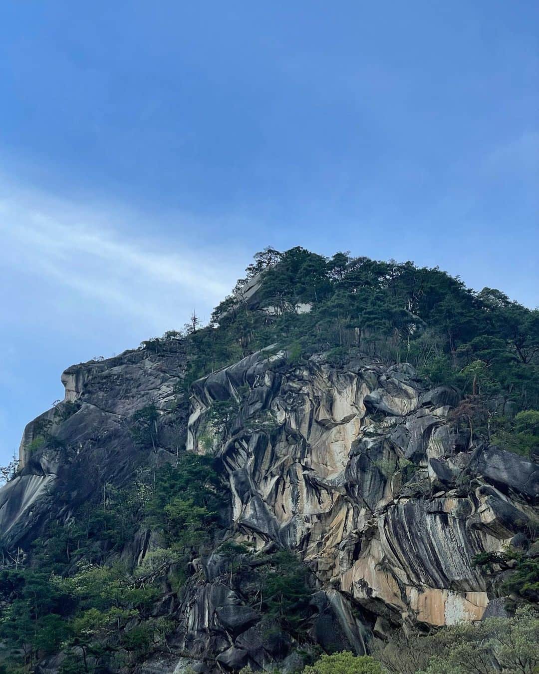 柏木作夢さんのインスタグラム写真 - (柏木作夢Instagram)「完璧な岩肌  まるで墨彩画のよう🖼  #山梨 #昇仙峡  #絶景 #空 #山 #landscape #mountain」4月20日 8時06分 - samukashiwagi