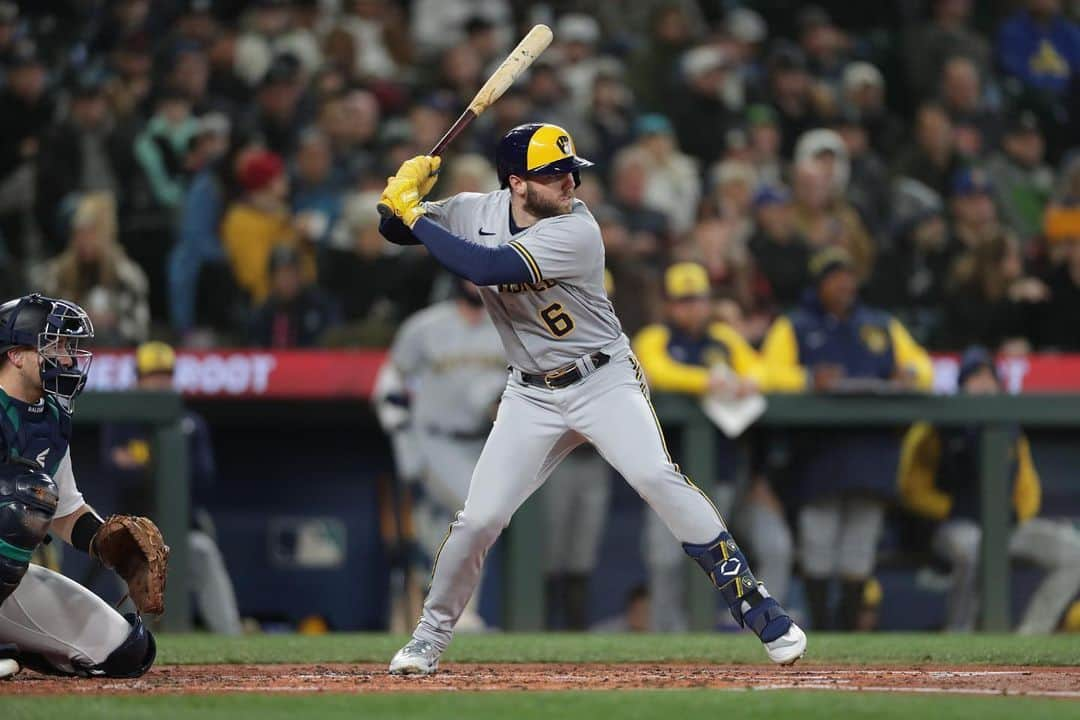 ミルウォーキー・ブルワーズさんのインスタグラム写真 - (ミルウォーキー・ブルワーズInstagram)「Broke out the brooms in Seattle!   #ThisIsMyCrew」4月20日 8時01分 - brewers