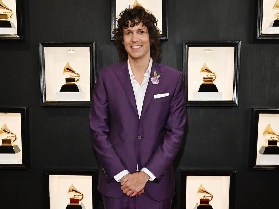 The GRAMMYsさんのインスタグラム写真 - (The GRAMMYsInstagram)「🎵 What do Harry Styles, Adele, John Legend, and Shawn Mendes all have in common? They have hit songs written by the first-ever #GRAMMYs winner for Songwriter of the Year, Non-Classical, #TobiasJessoJr.   🎼 Born in Canada, Jesso Jr. started out as a musician showcasing his own work in order to make his way into the songwriting industry. His first songwriting collaboration was with Adele and their first writing session didn't involve any producers or management, let alone a mic. This set the standard for how he wanted to collaborate with artists moving forward.  💬 "For the songwriting community to have the award to look forward to, to have this symbol of Hey, you can be creative as a songwriter and just be a songwriter who doesn't sing and doesn't produce," Jesso said in response to the introduction of the GRAMMY category he won, "and [the fact] you can get this prestigious symbol of your gifts that the world will now recognize — I think that's a wonderful thing for songwriters to have."  📲 At the link in our bio, read the full interview with the GRAMMY winner and learn about everything from his artistic journey to his operating principles when starting to write with somebody.」4月20日 8時08分 - recordingacademy