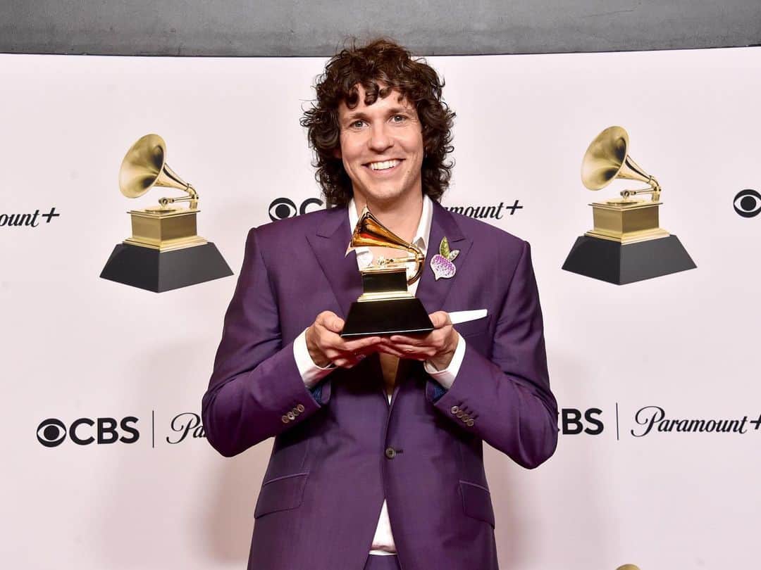The GRAMMYsさんのインスタグラム写真 - (The GRAMMYsInstagram)「🎵 What do Harry Styles, Adele, John Legend, and Shawn Mendes all have in common? They have hit songs written by the first-ever #GRAMMYs winner for Songwriter of the Year, Non-Classical, #TobiasJessoJr.   🎼 Born in Canada, Jesso Jr. started out as a musician showcasing his own work in order to make his way into the songwriting industry. His first songwriting collaboration was with Adele and their first writing session didn't involve any producers or management, let alone a mic. This set the standard for how he wanted to collaborate with artists moving forward.  💬 "For the songwriting community to have the award to look forward to, to have this symbol of Hey, you can be creative as a songwriter and just be a songwriter who doesn't sing and doesn't produce," Jesso said in response to the introduction of the GRAMMY category he won, "and [the fact] you can get this prestigious symbol of your gifts that the world will now recognize — I think that's a wonderful thing for songwriters to have."  📲 At the link in our bio, read the full interview with the GRAMMY winner and learn about everything from his artistic journey to his operating principles when starting to write with somebody.」4月20日 8時08分 - recordingacademy