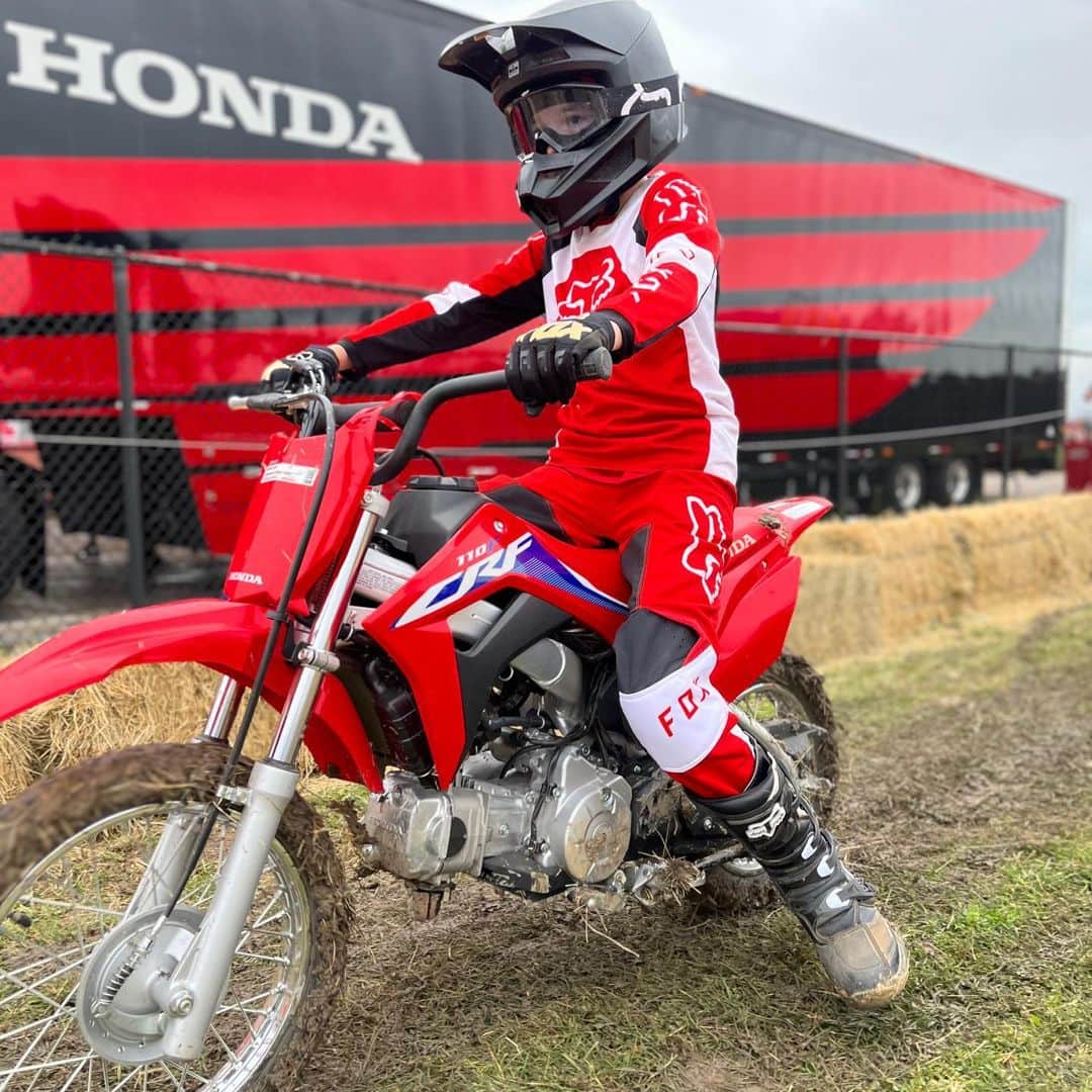 Honda Powersports USさんのインスタグラム写真 - (Honda Powersports USInstagram)「Still buzzing from an amazing weekend at our home GP! Congratulations once again to @alexrins, the @lcr.team and @hondaracingcorporation on an incredible victory.   Thank you to those that stopped by the Honda Powersports booth, we hope everyone in attendance had an awesome time. See you next year, @cota_official! #MotoGP #COTA」4月20日 8時27分 - honda_powersports_us