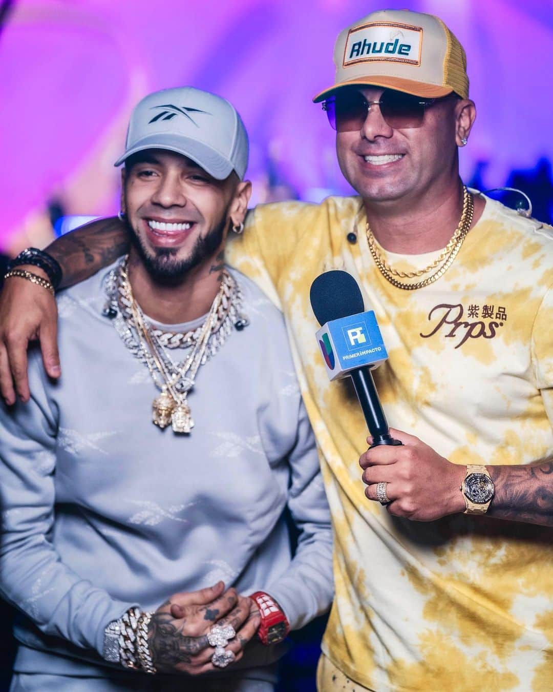 ウィジンさんのインスタグラム写真 - (ウィジンInstagram)「#MiEx 😂🤣💔😭🥰 @wisin MAÑANA 6PM EST  #LosLegendarios #Rompecorazones 💔」4月20日 8時33分 - wisin