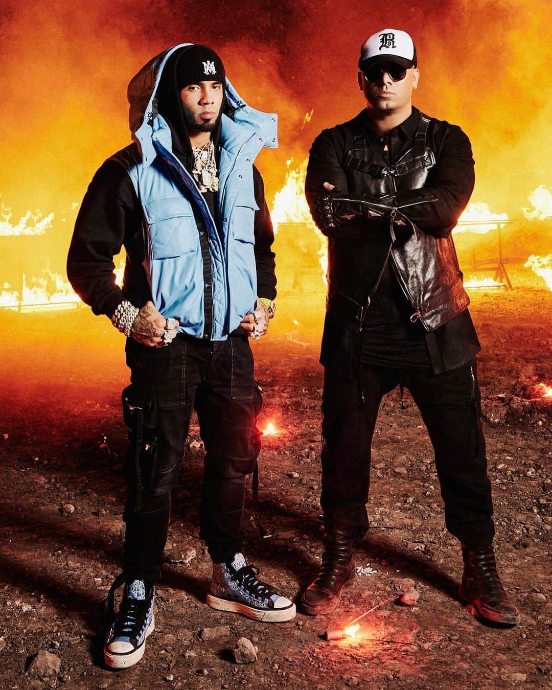 ウィジンのインスタグラム：「#MiEx 😂🤣💔😭🥰 @wisin MAÑANA 6PM EST  #LosLegendarios #Rompecorazones 💔」