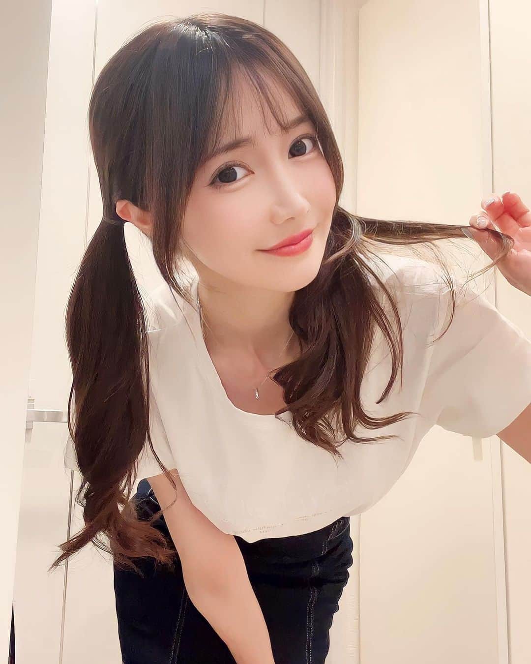 高森ゆなのインスタグラム：「お姉さんのこと好き？ . . .  #ツインテール  #グラビア #グラビアアイドル  #アイドル #デニムコーデ #お姉さん #michellmacaron #model #portrait  #japanesegirl #fashion #fashionphotography #asiangirls  #sexy #likes4like #likesforlike #rinda #かわいい #六本木 #恵比寿 #ファインダー越しの私の世界  #撮影会 #撮影会モデル #写真好きな人と繋がりたい #カメラ好きな人と繋がりたい #被写体 #被写体モデル #셀카 #좋아요반사  #뷰티」