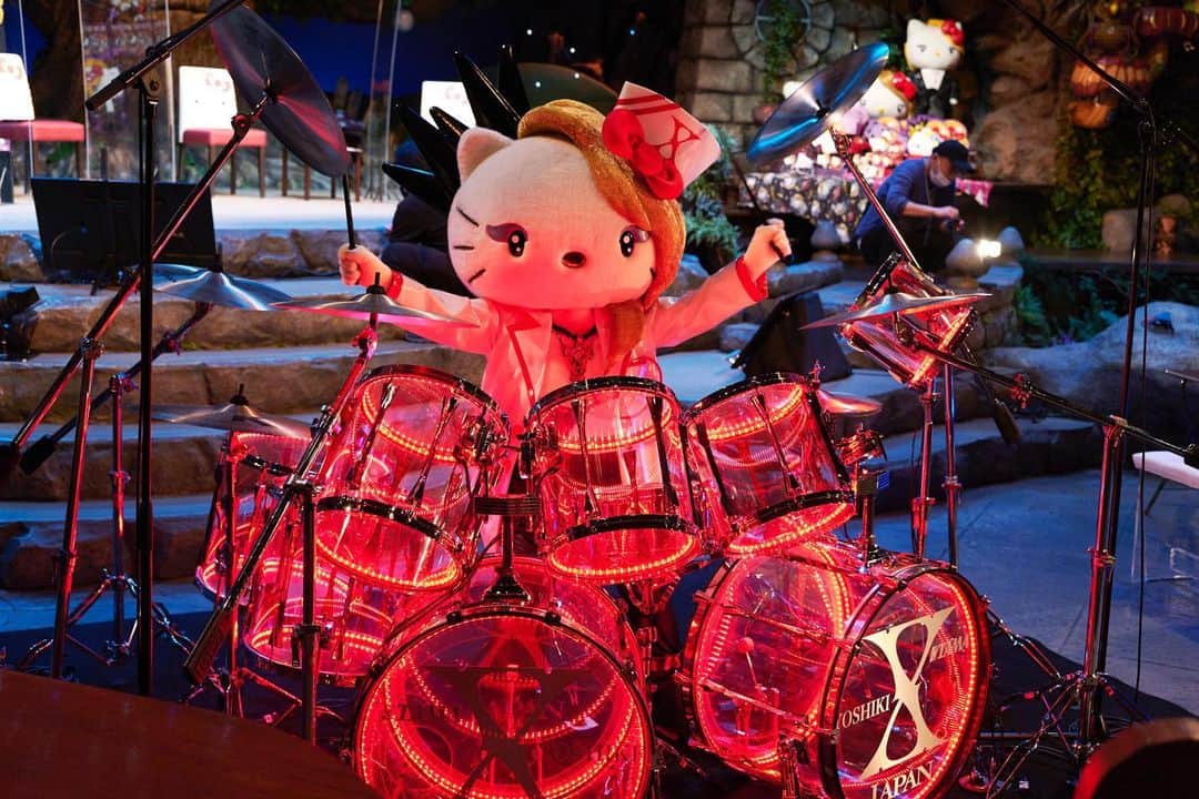 のインスタグラム：「Rock your vote! Please support #yoshikitty in the 2023 #SanrioCharacterRanking! VOTE EVERY DAY from all your devices until May 26!   Link in bio: https://ranking.sanrio.co.jp/en/characters/yoshikitty/  #HelloKitty x #YOSHIKI #teamyoshikitty #チームyoshikitty #Sanrio  @yoshikiofficial」