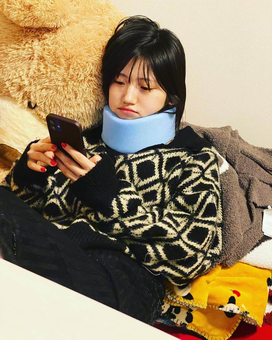 岡田奈々さんのインスタグラム写真 - (岡田奈々Instagram)「🍎🧸🤕 誰のインスタかわからないって よく言われます。」4月20日 8時44分 - okada7_akb48_stu48