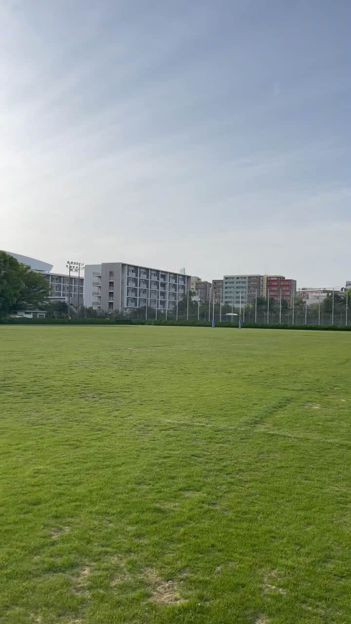 のインスタグラム：「#バーサタイルシューズ　 山田の場合こんな感じ👀 Filmed by 3代目小手先ブラザーズの一員」