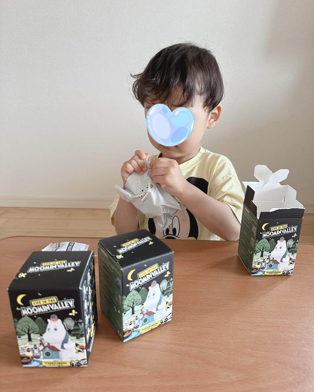 一ノ瀬恋のインスタグラム：「今回の @popmartjp は 『ムーミン村のなかまたち』  入っていたのは 🎀 KNIT SWEATER 🎀 WATER THE FLOWERS 🎀 LIGHT A BULB  毎回開けるのが楽しそうにしてる息子氏👦❤️ 今回もノーマル➕シークレット1種のボックスでした🎁✨  PR @popmartjp #popmart #ポップマート #ムーミンコラボ #ムーミングッズ #ムーミンフィギュア」